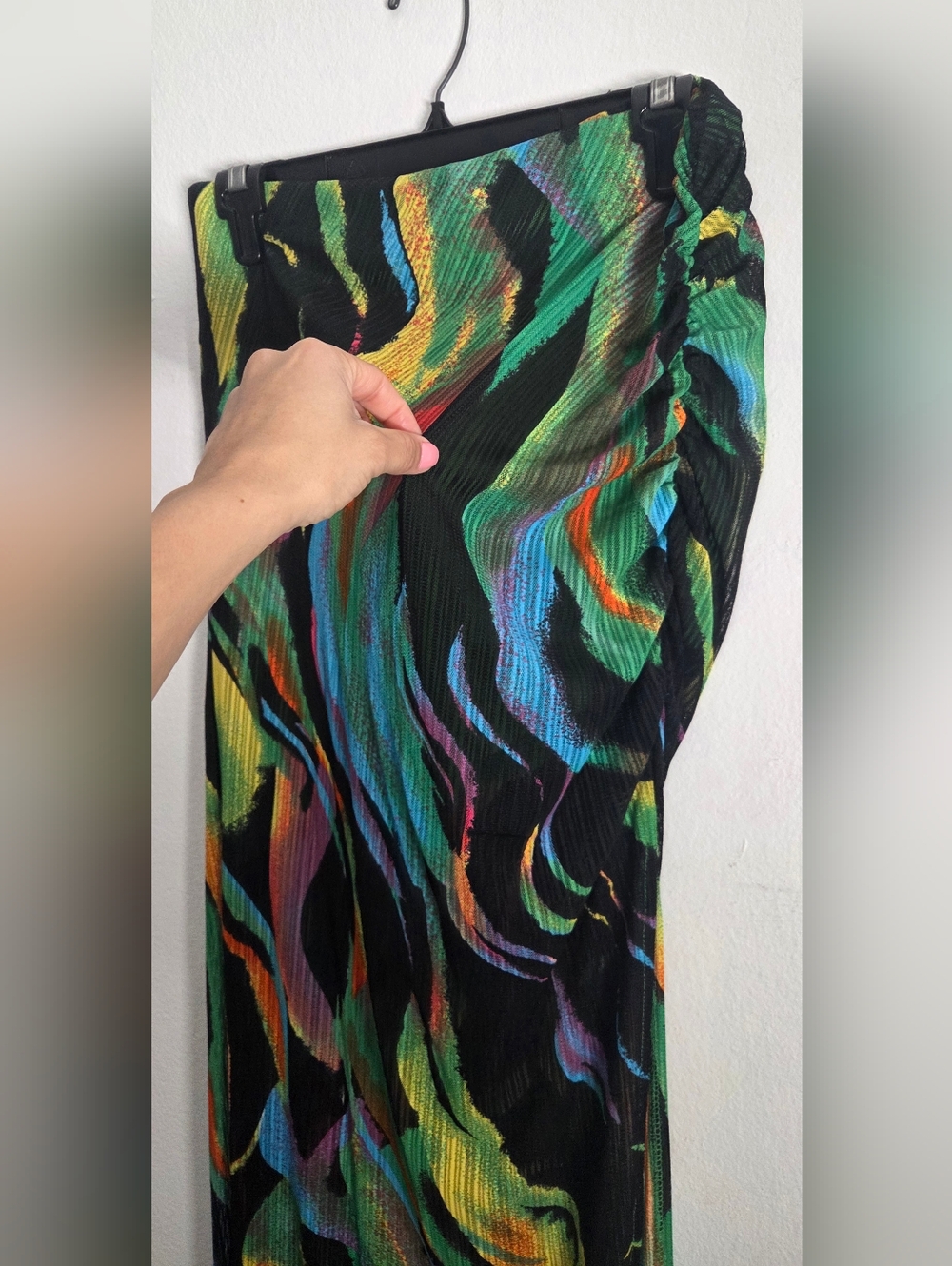 Multi-Color Abstract Print Maxi Skirt - Picture 4 of 8